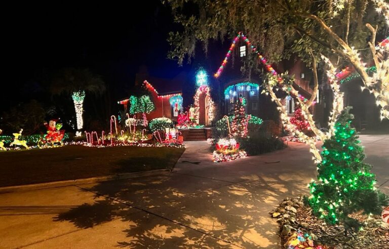 Holiday light decorations at 1213 SE 3rd Street (Photo Historic Ocala Preservation Society)
