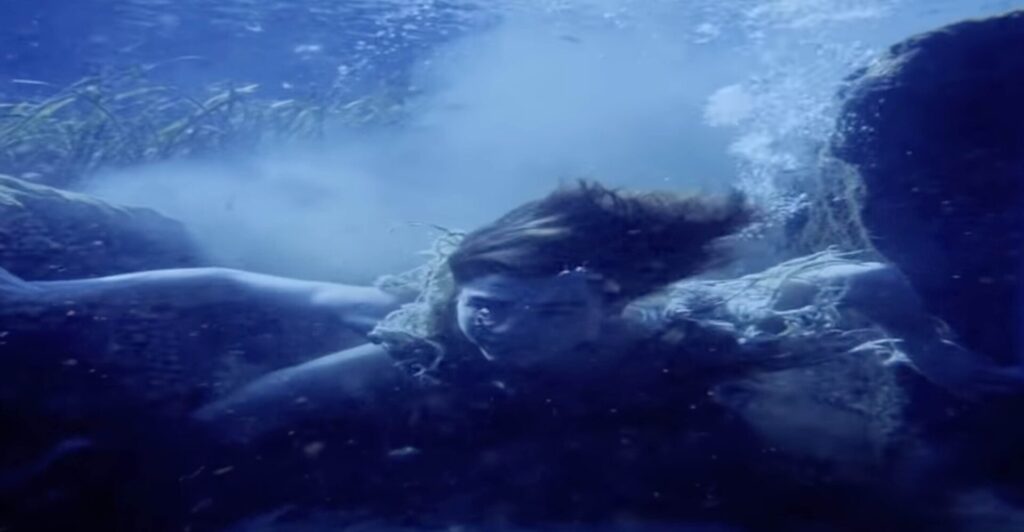 Tom Cruise swimming underwater at Silver Springs State Park (1) Tom Cruise swimming underwater at Silver Springs State Park (1)