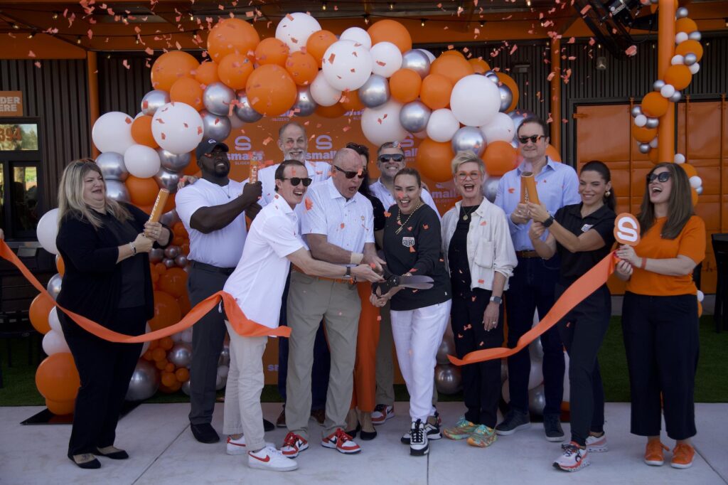 Doug Cone (center) cuts the ribbon on his first Smalls Sliders franchise in Ocala. (Photo: Smalls Sliders)