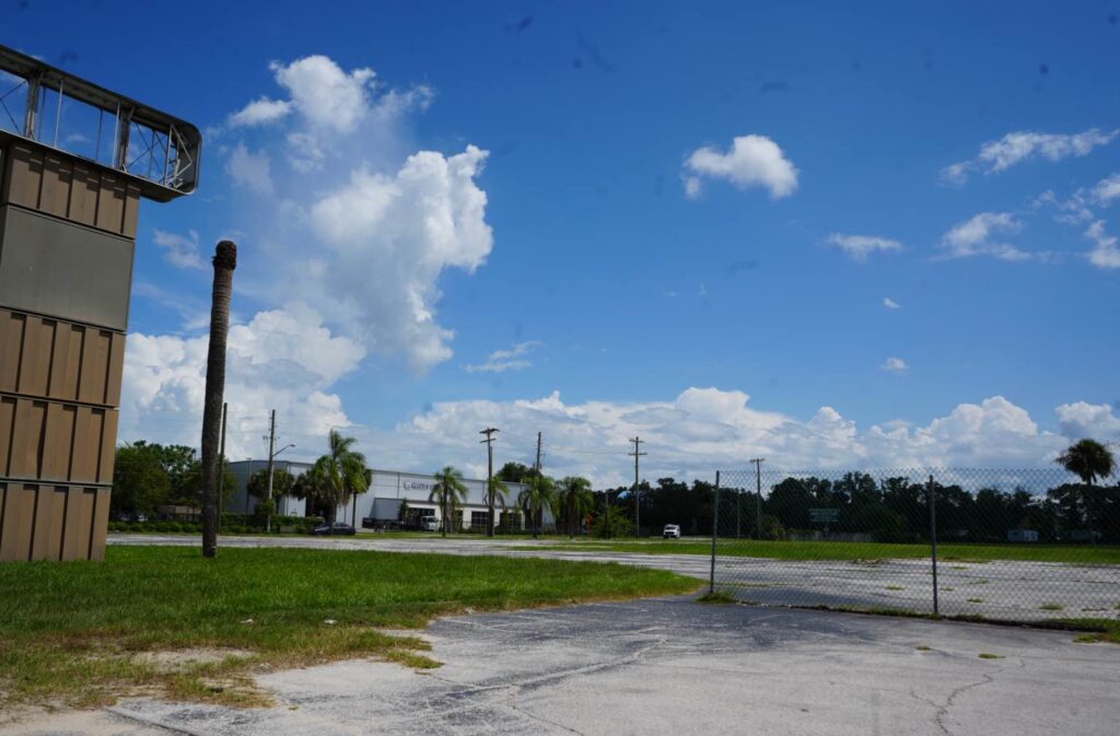 RaceTrac plans to turn this site in west Ocala into a new gas station. (Ocala-News.com Staff Photo)