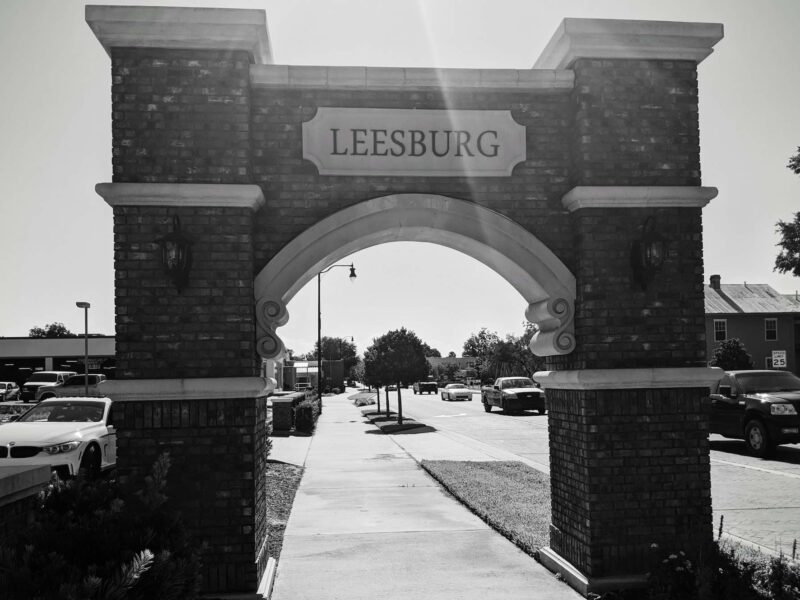 Downtown Leesburg sign