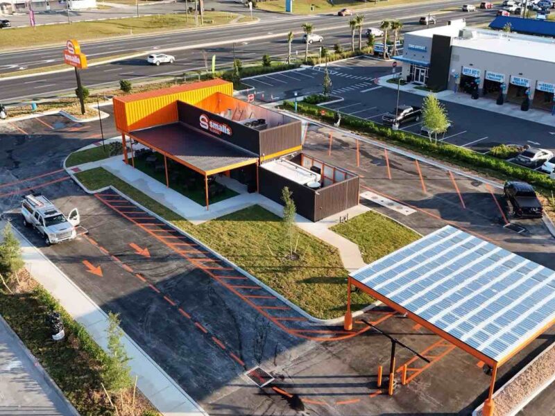 Smalls Sliders officially opened its second location in Ocala on Tuesday, April 29.