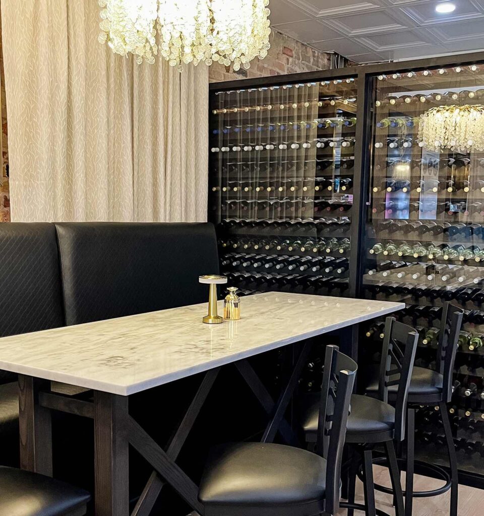 A table at Barons Creek Vineyards in Ocala