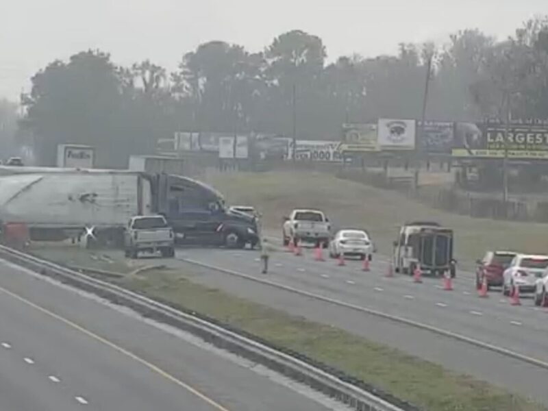 Semi truck covering lanes on Interstate 75