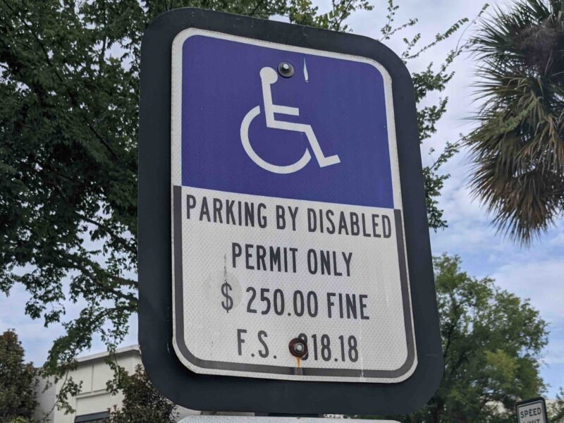 A handicap sign in downtown Ocala