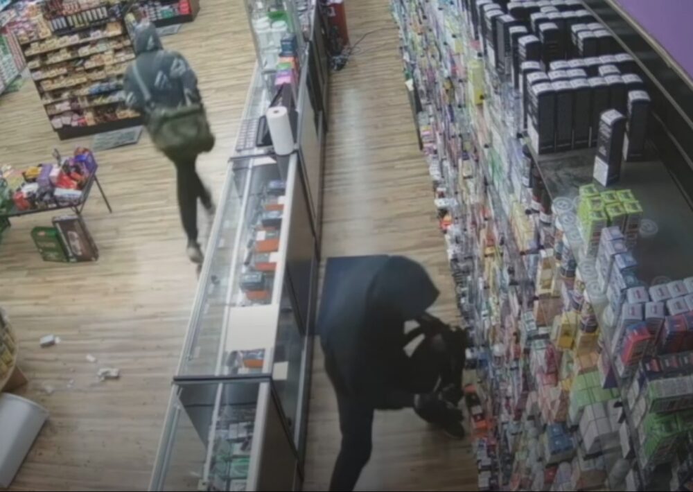 VIDEO: Suspects sought in break-in at Ocala smoke shop