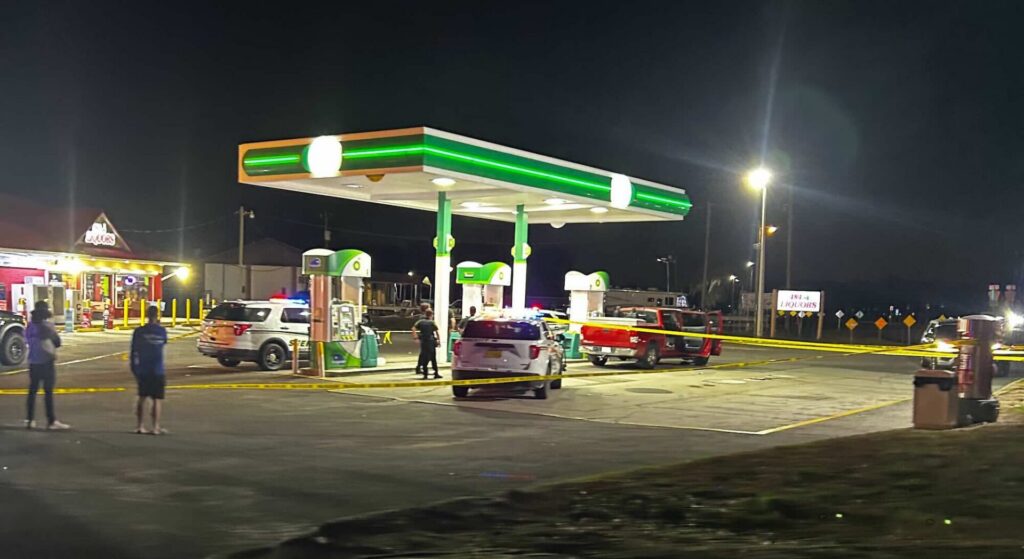 Heavy law enforcement presence at 484 Liquors in Ocala