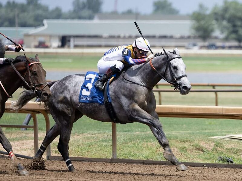 Cristian Torres racing atop a horse - Photo - Valerie Torres