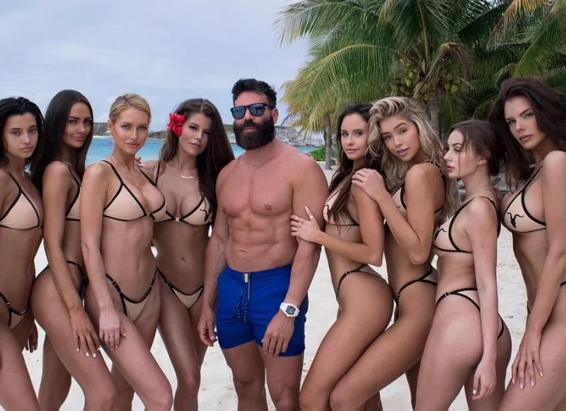 Dan Bilzerian middle surrounded by models
