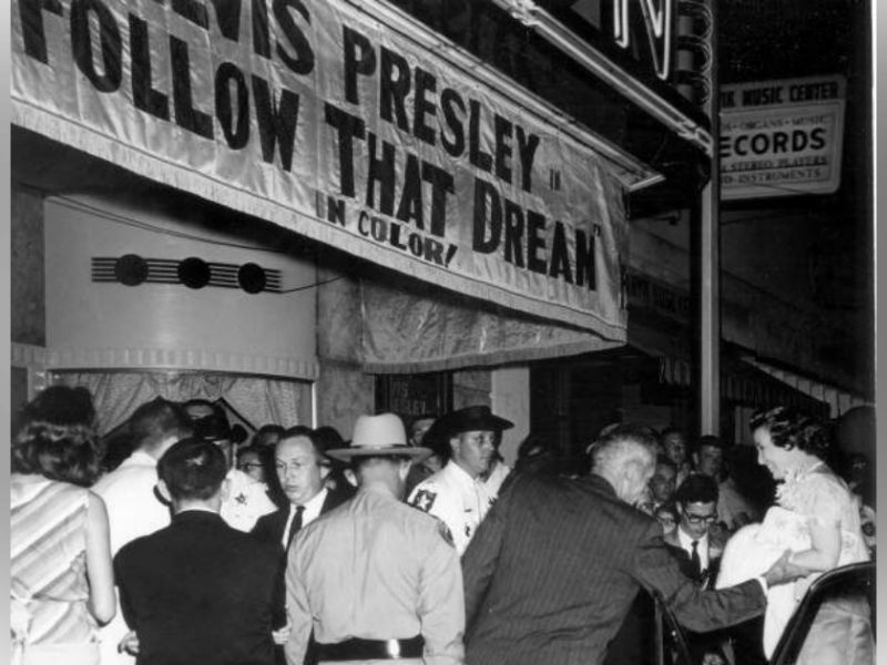 Mrs. Farris Bryant arriving at premiere of Elvis Presley's "Follow that Dream" on April 11, 1962.
