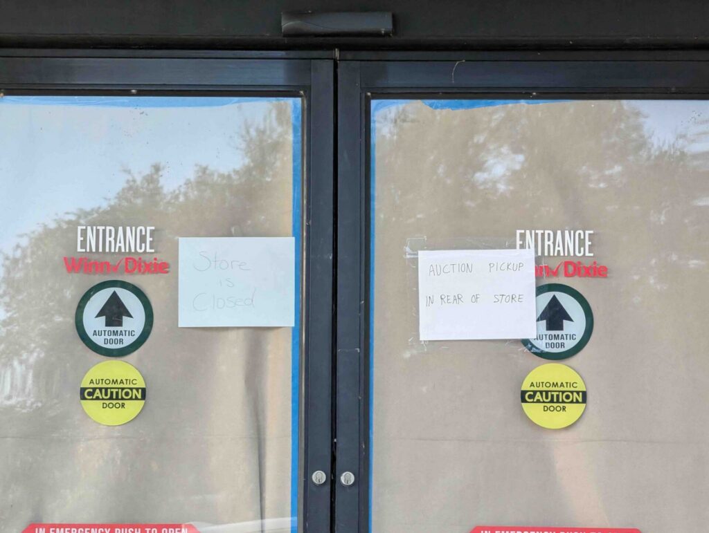 Store is Closed sign on Winn Dixie in Silver Springs